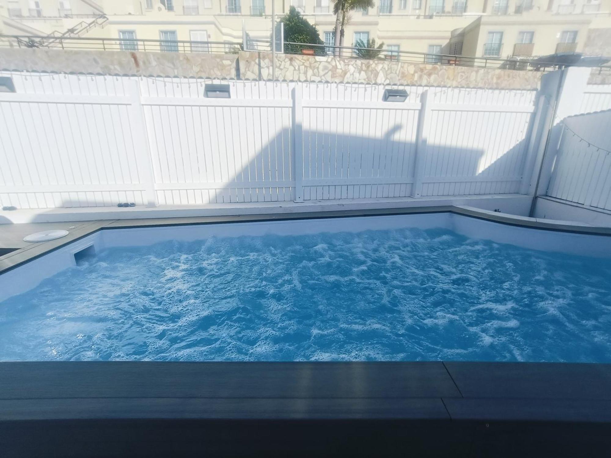 Big Villa Puerto Rico With Heated Saltwater Jacuzzi Pool & Bbq & Private Parking Eksteriør billede