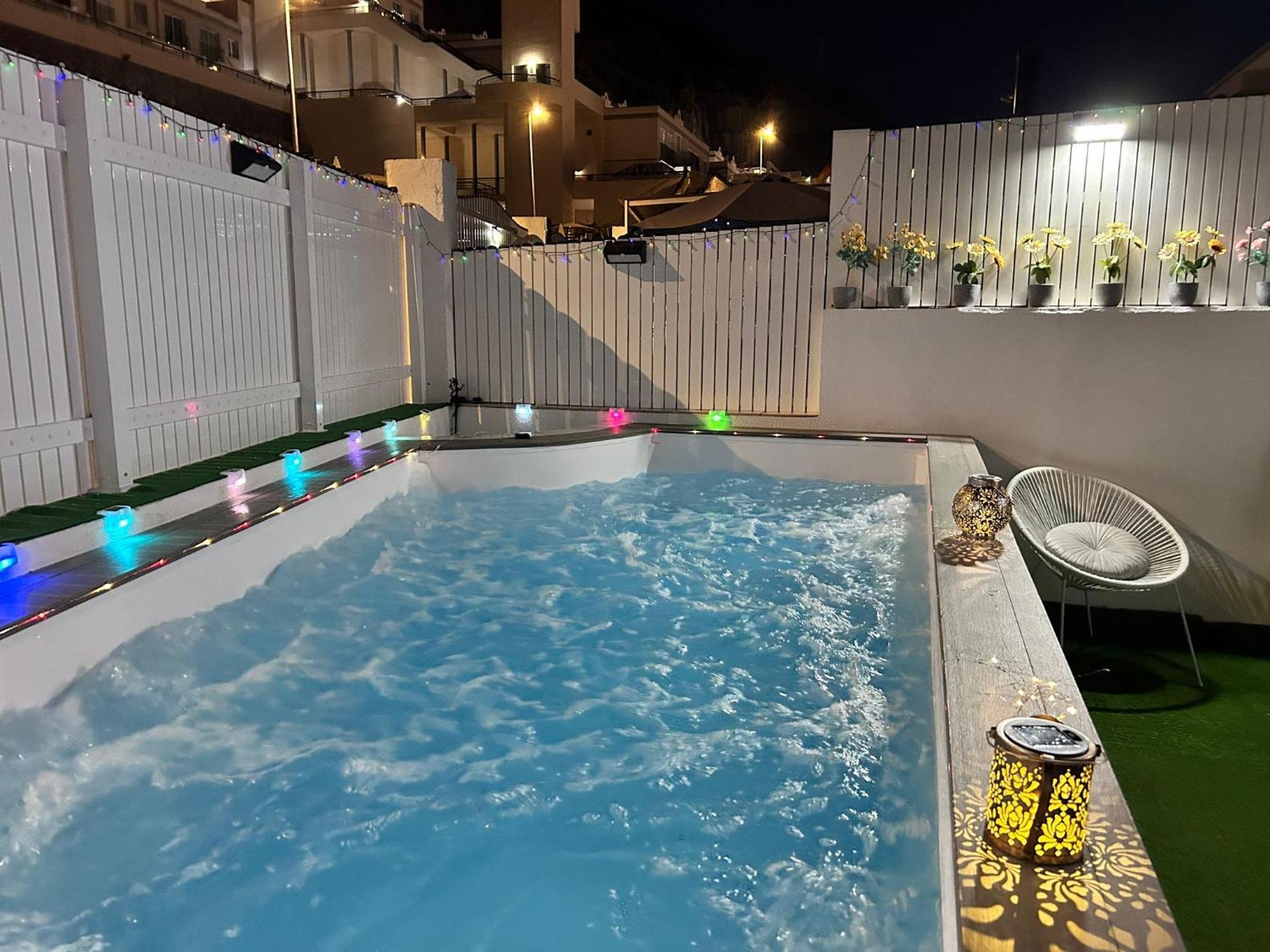 Big Villa Puerto Rico With Heated Saltwater Jacuzzi Pool & Bbq & Private Parking Eksteriør billede